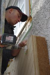Außendämmung mit Holzfaserplatte
Beim nachträglichen Dämmen einer Außenwand geht es in erster Linie um verbesserten Wärmeschutz unter Berücksichtigung Baubiologischer Aspekte.